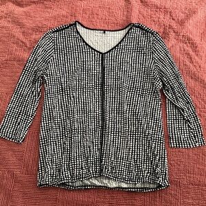 Gerry Weber size 8 women’s Black and White Boxy Blouse with Relaxed Fit